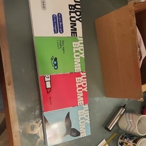 Judy Blue Book Set - Multicolor